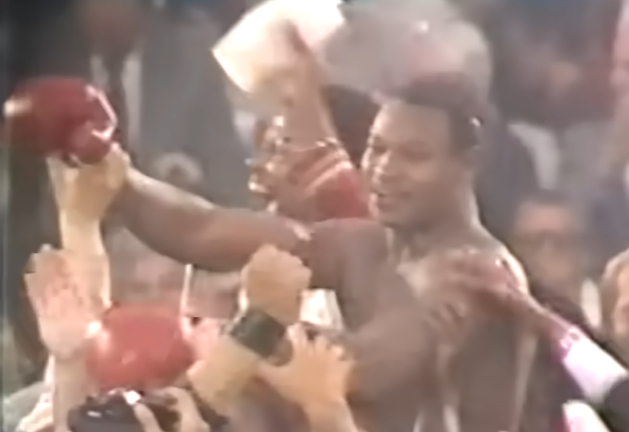 ilustrasi larry holmes vs ken norton 1978