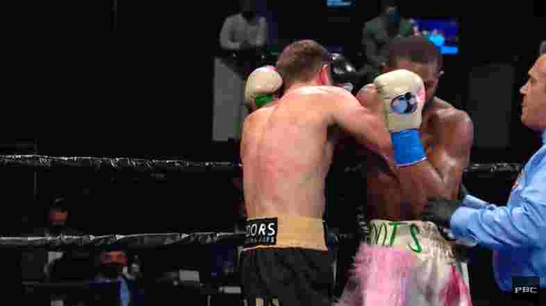 benturan kepala ennis dan heerden ronde 1