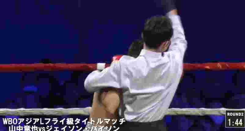 wasit menghentikan duel di ronde ke 2