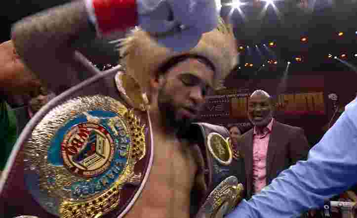 oscar collazo juara dunia WBO dan WBA.