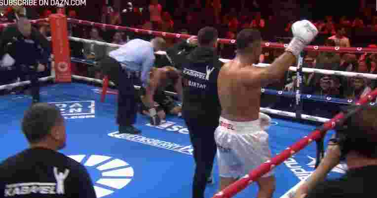 kabayel selebrasi setelah menang KO