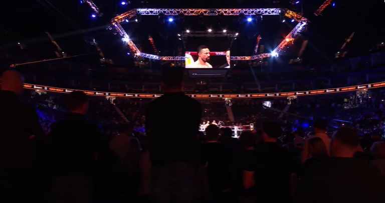 atmosfer di dalam O2 arena