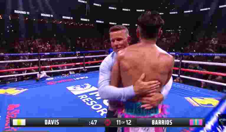 Davis menant TKO atas mario barrios