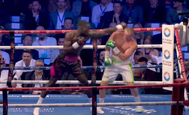 buatsi mengandalkan jab kiri untuk serangan