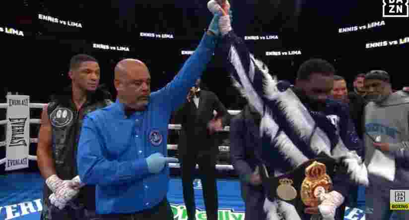 jarron ennis merebut IBO dan juara WBA interim atas uisma lima