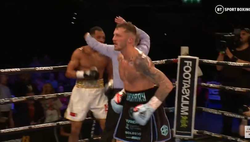 zach parker menang TKO atas morrison