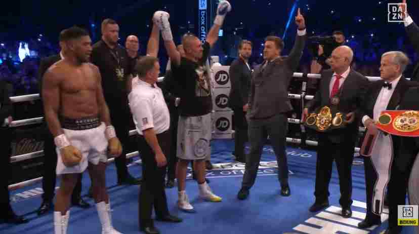 usyk merampas gelar joshua