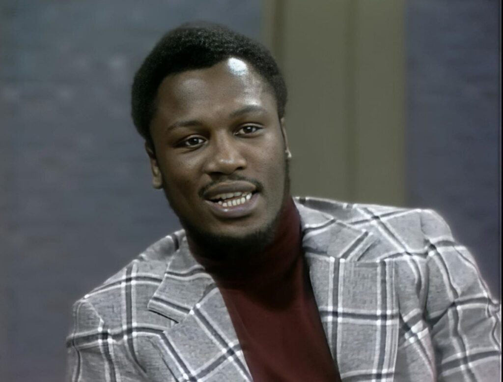 Joe Frazier di kagumi sekaligus di takuti Ali