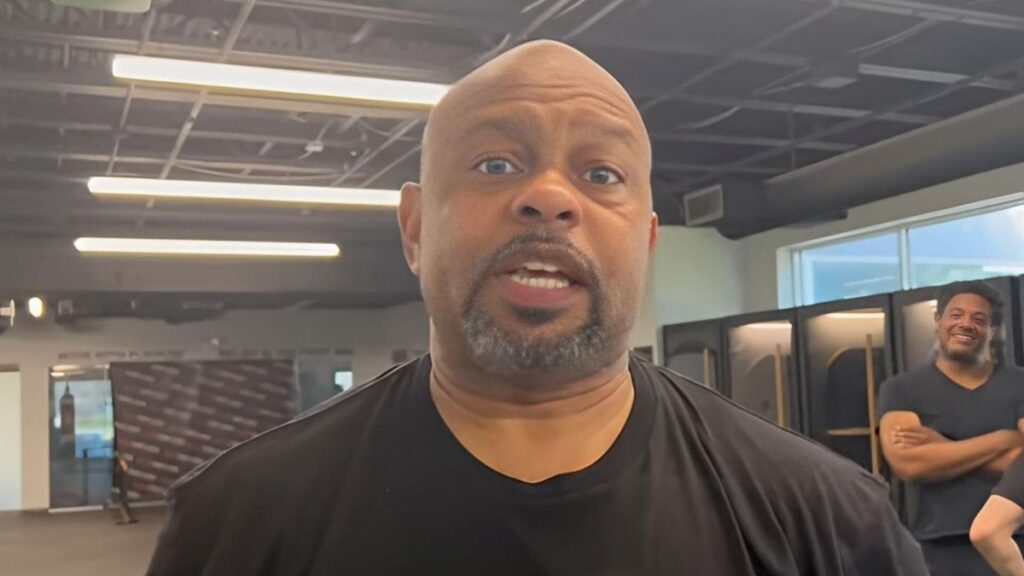 Roy jones jr buka suara tentang manny pacquiao