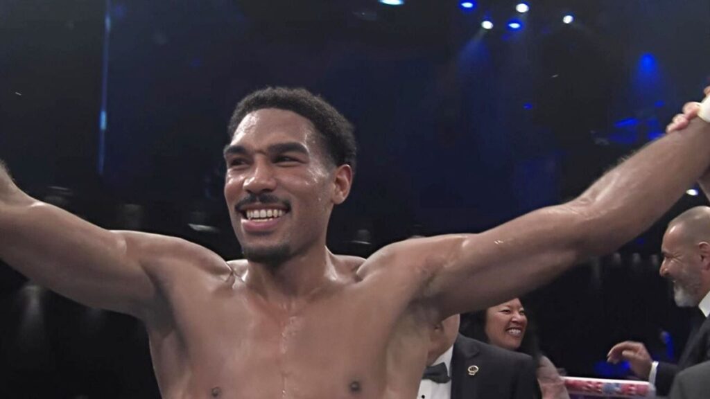 Osley iglesias juara IBF hentikan silyagin ronde 8