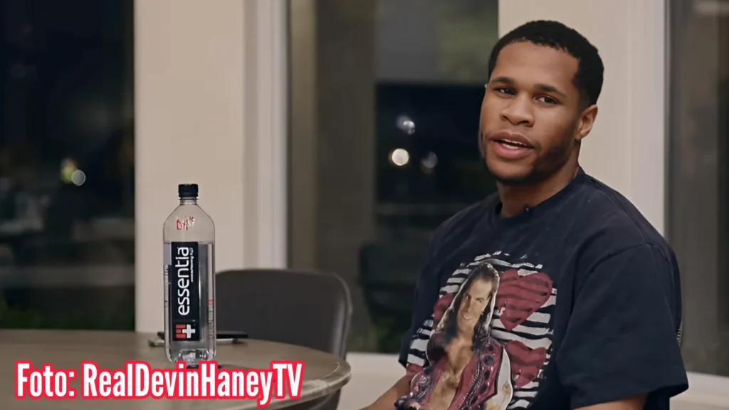 Devin Haney berpeluang lawan Liam Paro