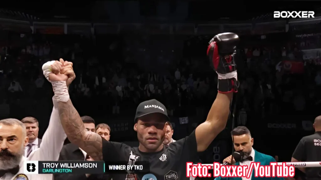 Williamson TKO simpson ronde ke 10