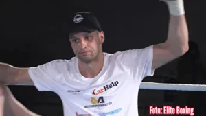 Ilari kujala menang atas pesek pengganti Smith