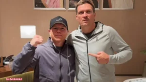 Canelo dan Usyk tiba di Riyadh Arab Saudi